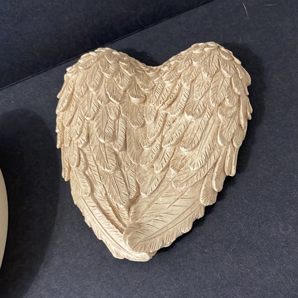 ANGEL WING PRAYER TRINKET BOX - Picture 4 of 9